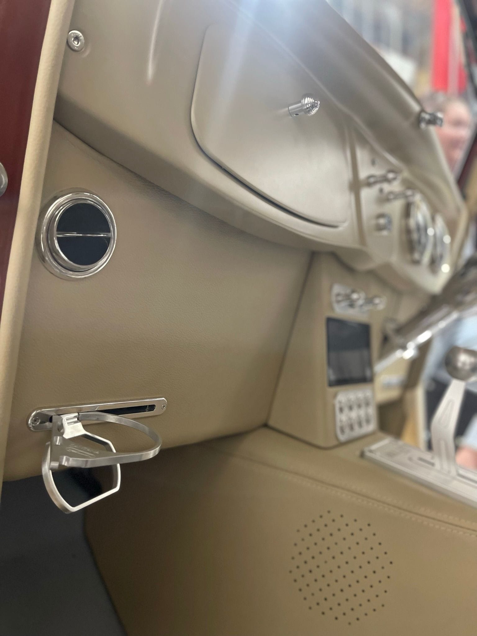 Custom dash and centre console for 1934 Sedan Hotrod with Santana Interior drink holders
